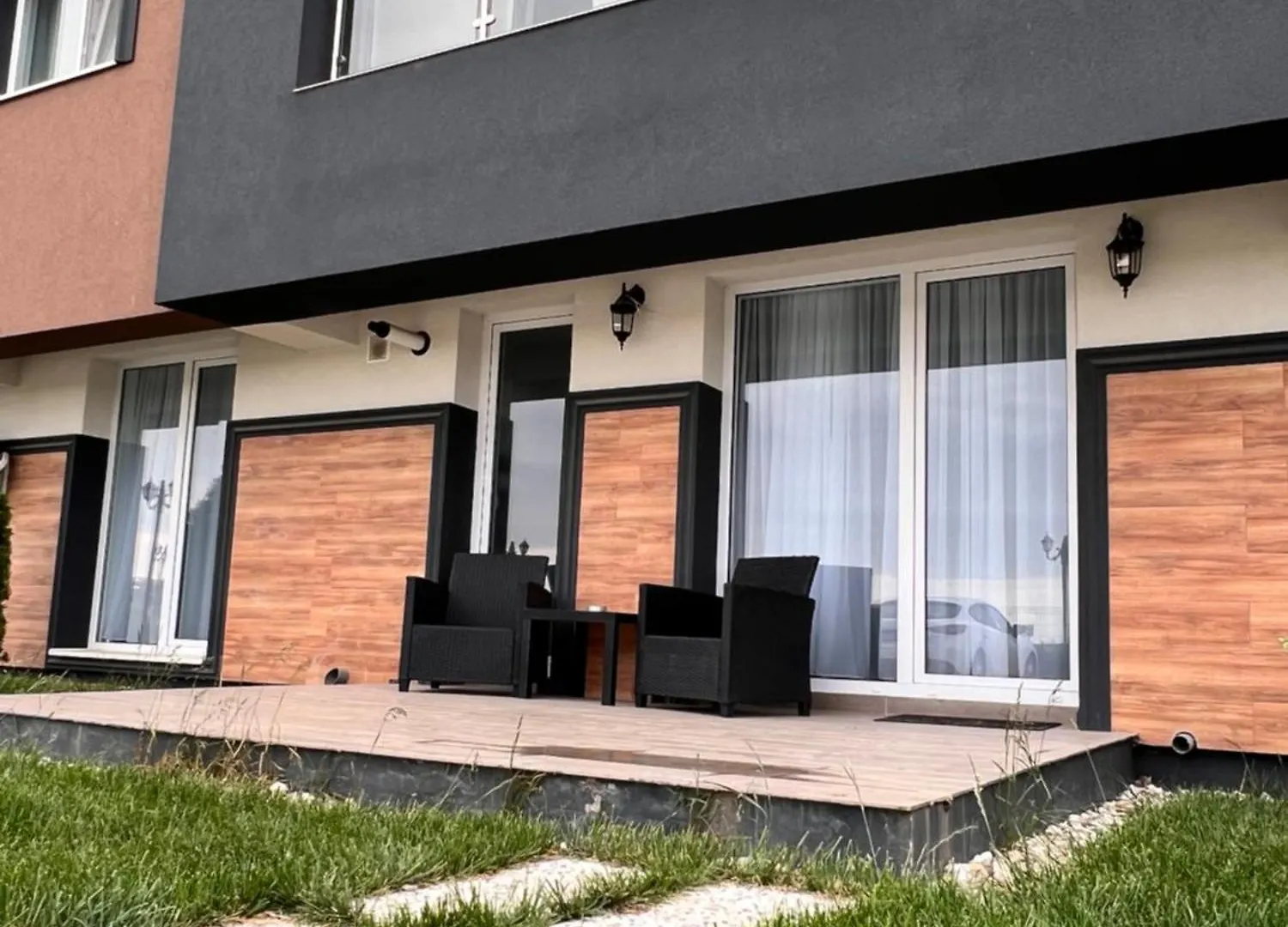 Sun Apartments Otopeni Bed & Breakfast