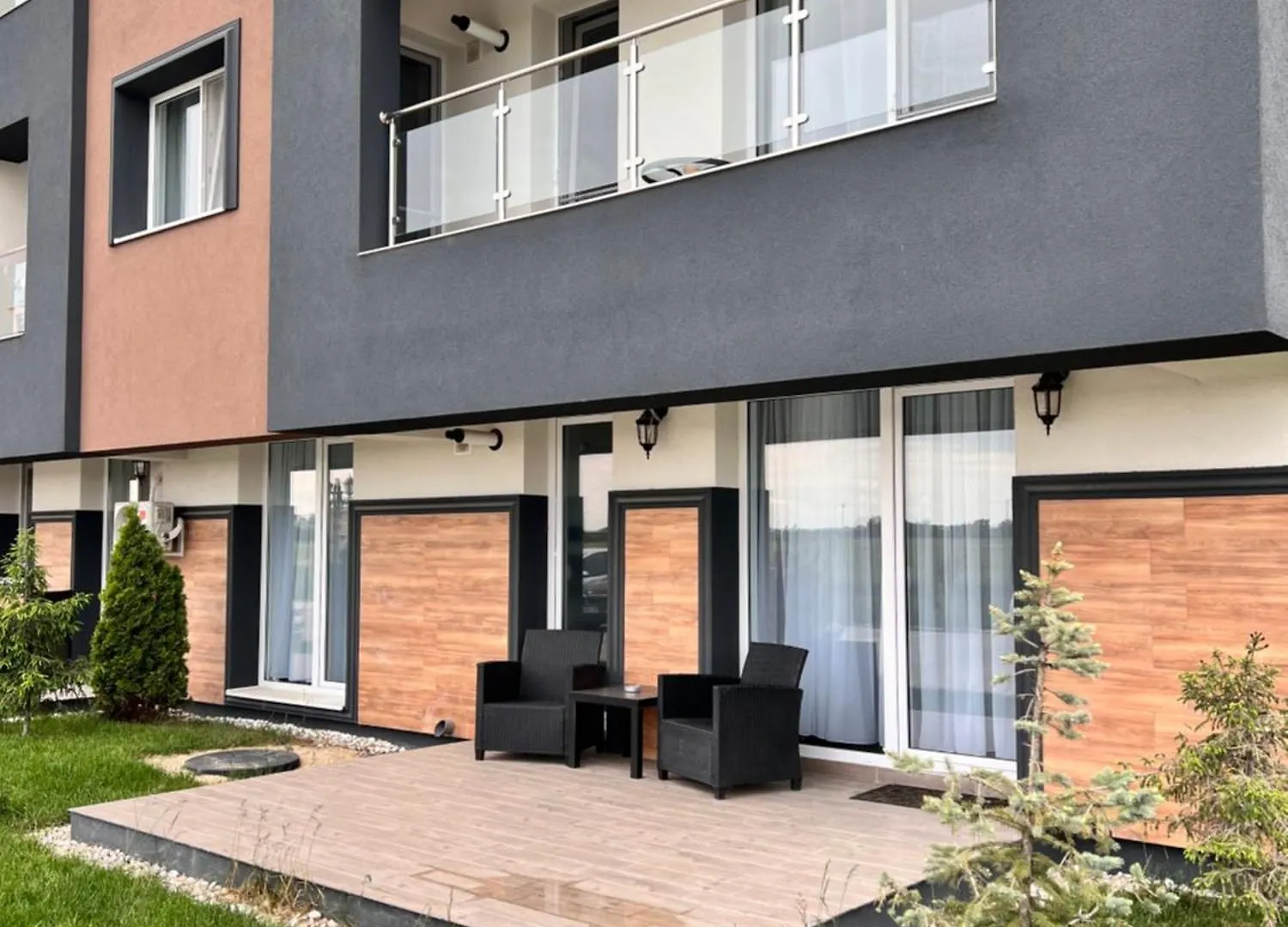 Sun Apartments Otopeni Bed & Breakfast